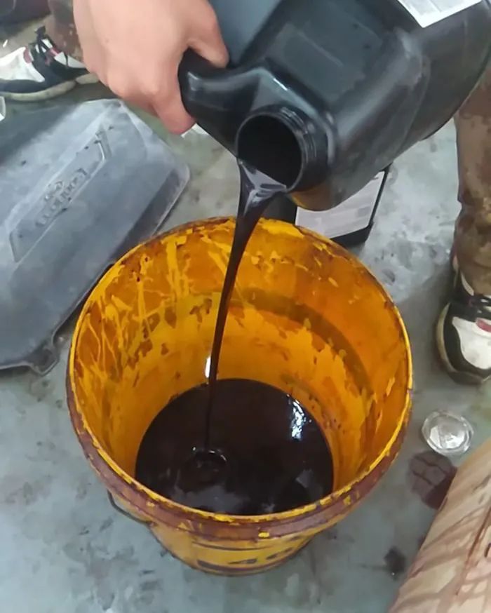 廢機(jī)油處理難度大，擺脫“惡臭異味”又有什么方向？.jpg