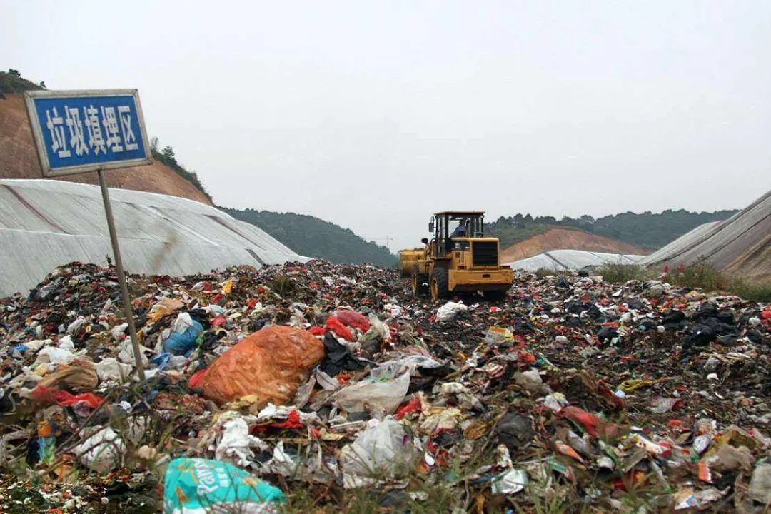 國內垃圾臭氣問題嚴峻，潔匠異味控制液帶來清新.jpg