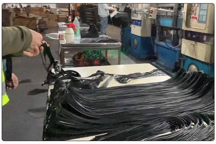 橡膠配件加工廠氣味難聞，傷害人體；廢氣除臭用Dejing的凈?！.jpg